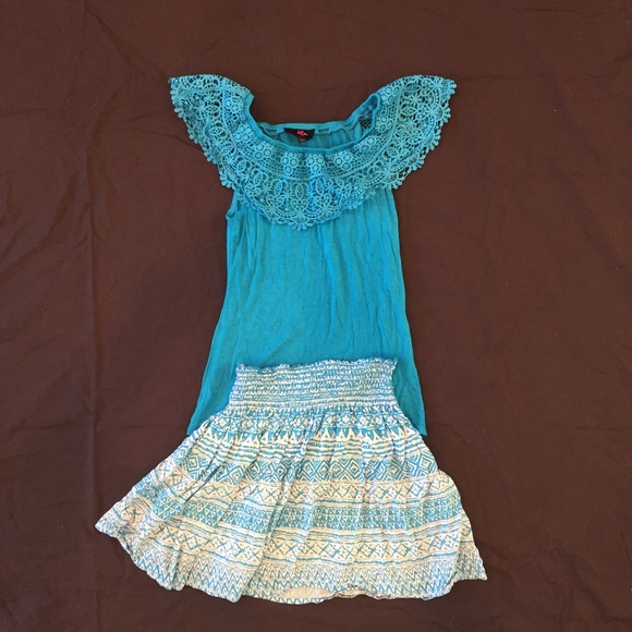 Bundle of girl's tops and skirt - Picture 4 of 7